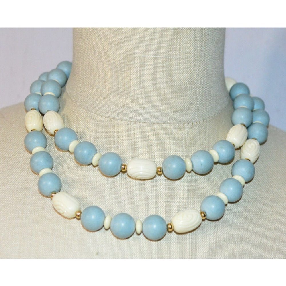 NAPIER Blue White Molded Plastic Bead Beaded Gold Tone Long Necklace Vintage